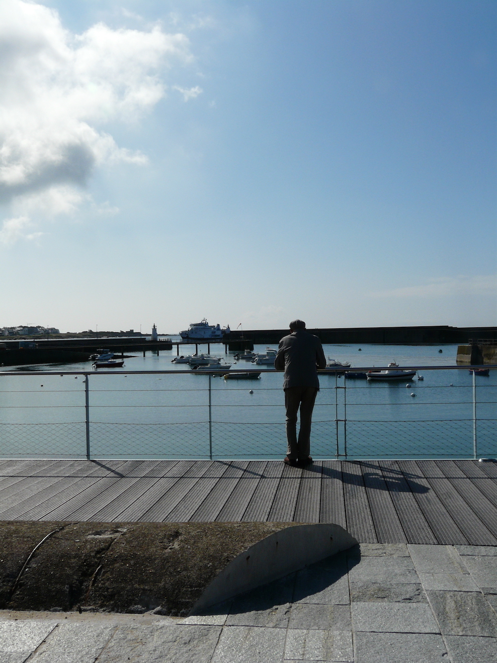 Personne regardant la mer Quiberon Port Maria
